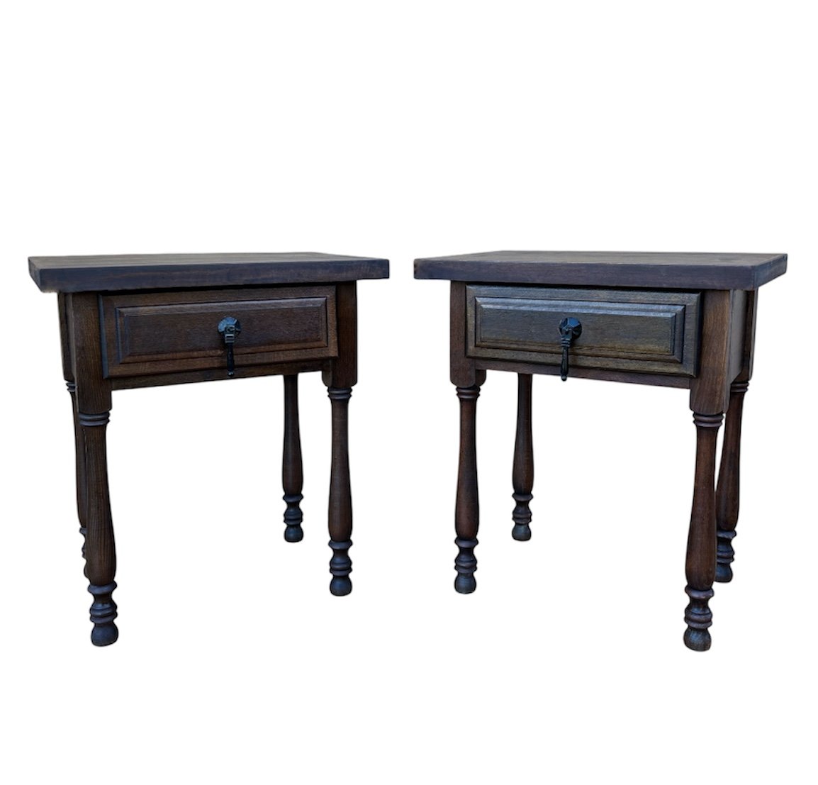 Par de mesitas de noche españolas con cajón de principios del siglo XX