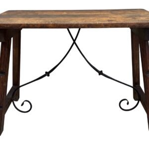 Mesa tocinera española con fiador de hierro, siglo XVIII