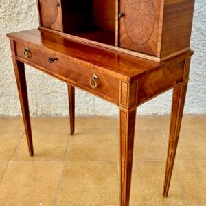 Escritorio francés de nogal Venner de principios del siglo XX, década de 1940