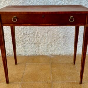 Mesa de chapa de nogal francés, década de 1940