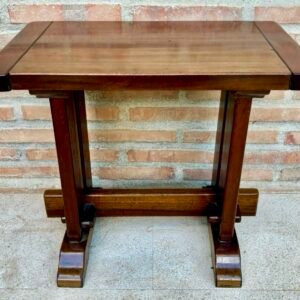 Mesa auxiliar de arte deco cubista de principios del siglo XX en nogal macizo, 1920