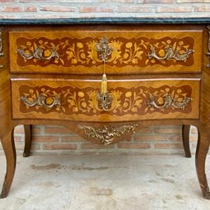 Marqués de madera satinada Bombé estilo francés Louis XV y cómoda montada en marmol