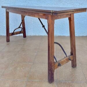 Antigua mesa plegable de nogal burgués español