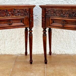 Mesitas de noche de madera tallada francesa de principios del siglo XX, década de 1940, juego de 2